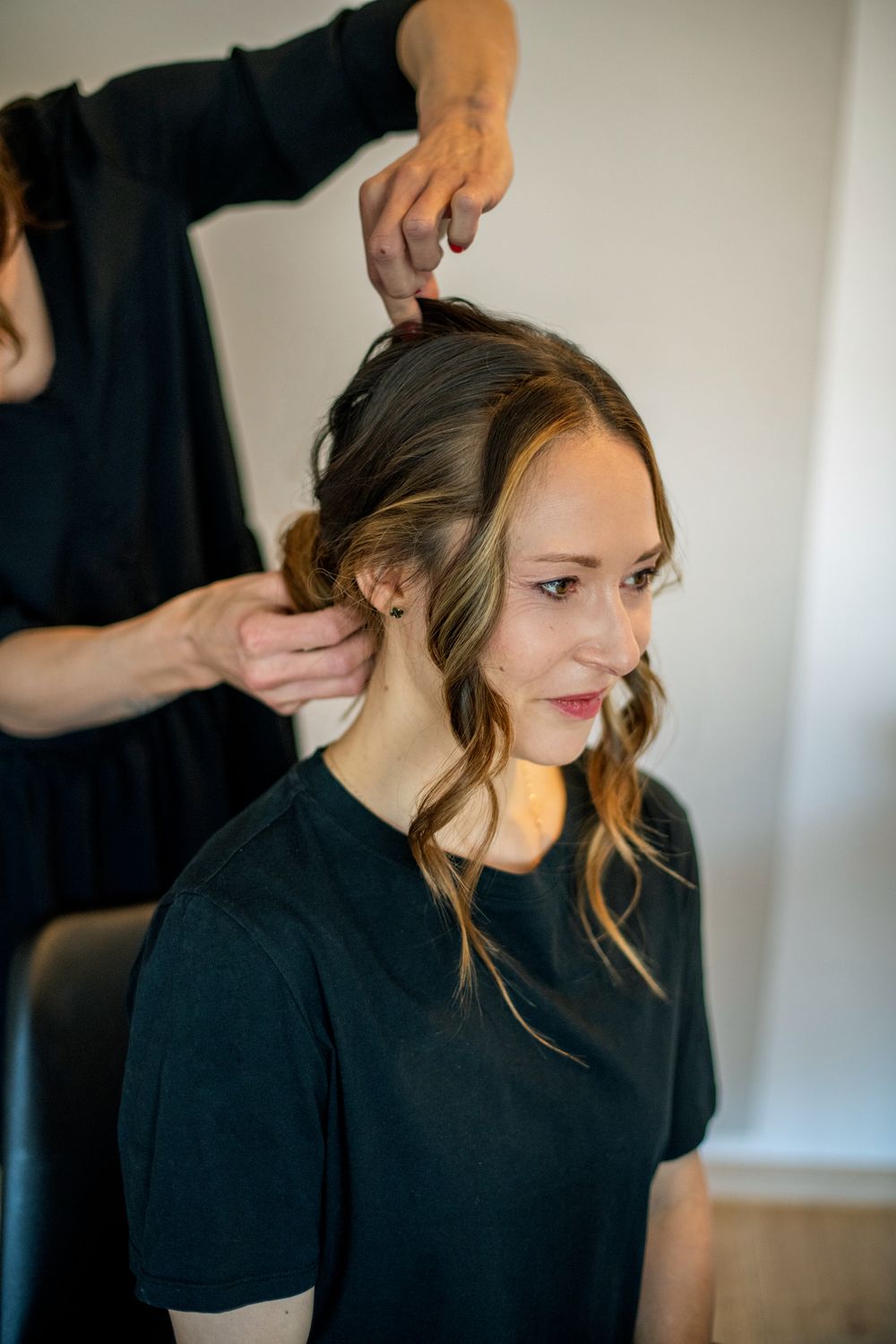 Sandra bei einem Brautstyling